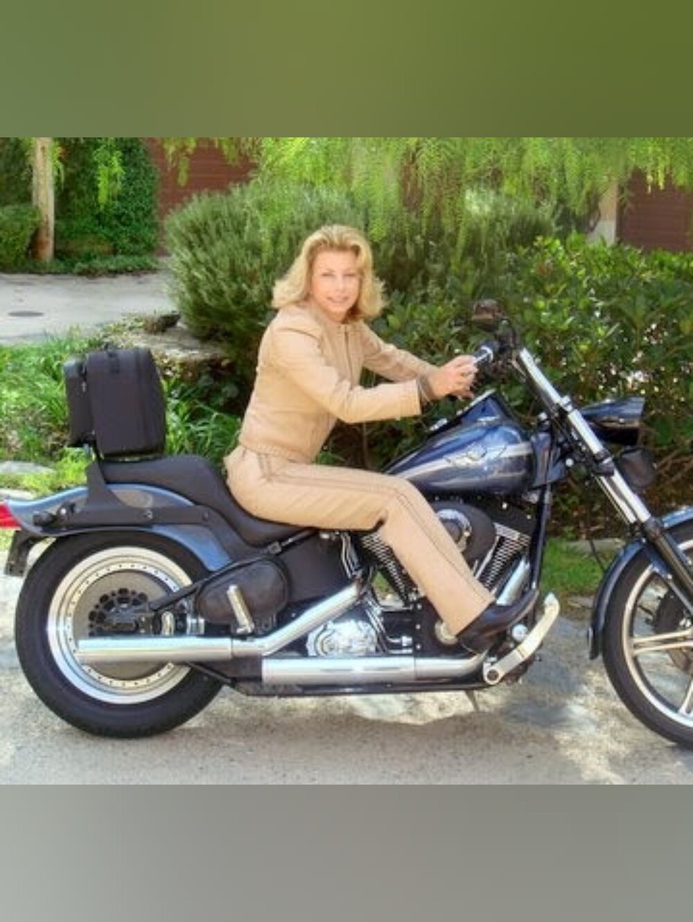 Harley-Davidson Women's Beige Leather Zip-Front Jacket - Picture 6 of 6